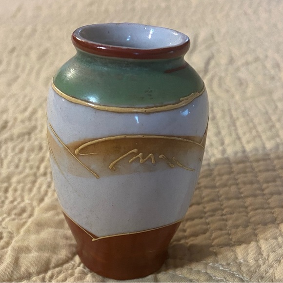 (2) Mini Vases HAND PAINTED JAPANESE Portrait Vase,  K.I. Japan Bees And Comb - Picture 12 of 14